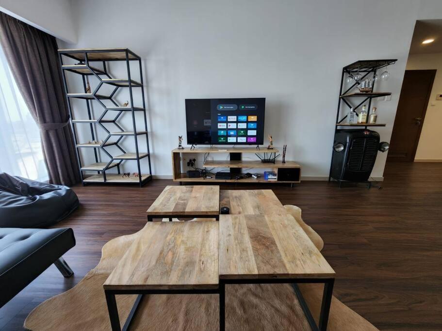 Appartamento Cozy 1Br In Iconic Tower Abu Dhabi Esterno foto