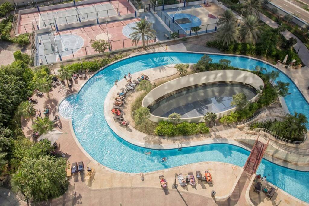 Appartamento Cozy 1Br In Iconic Tower Abu Dhabi Esterno foto