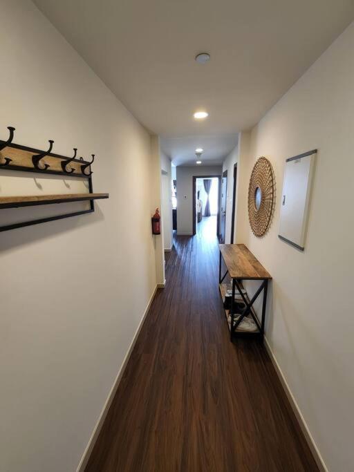 Appartamento Cozy 1Br In Iconic Tower Abu Dhabi Esterno foto
