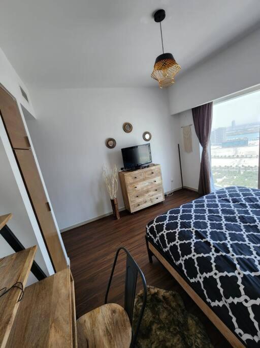 Appartamento Cozy 1Br In Iconic Tower Abu Dhabi Esterno foto